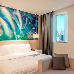 Eck-Zimmer mit Queensize-Bett